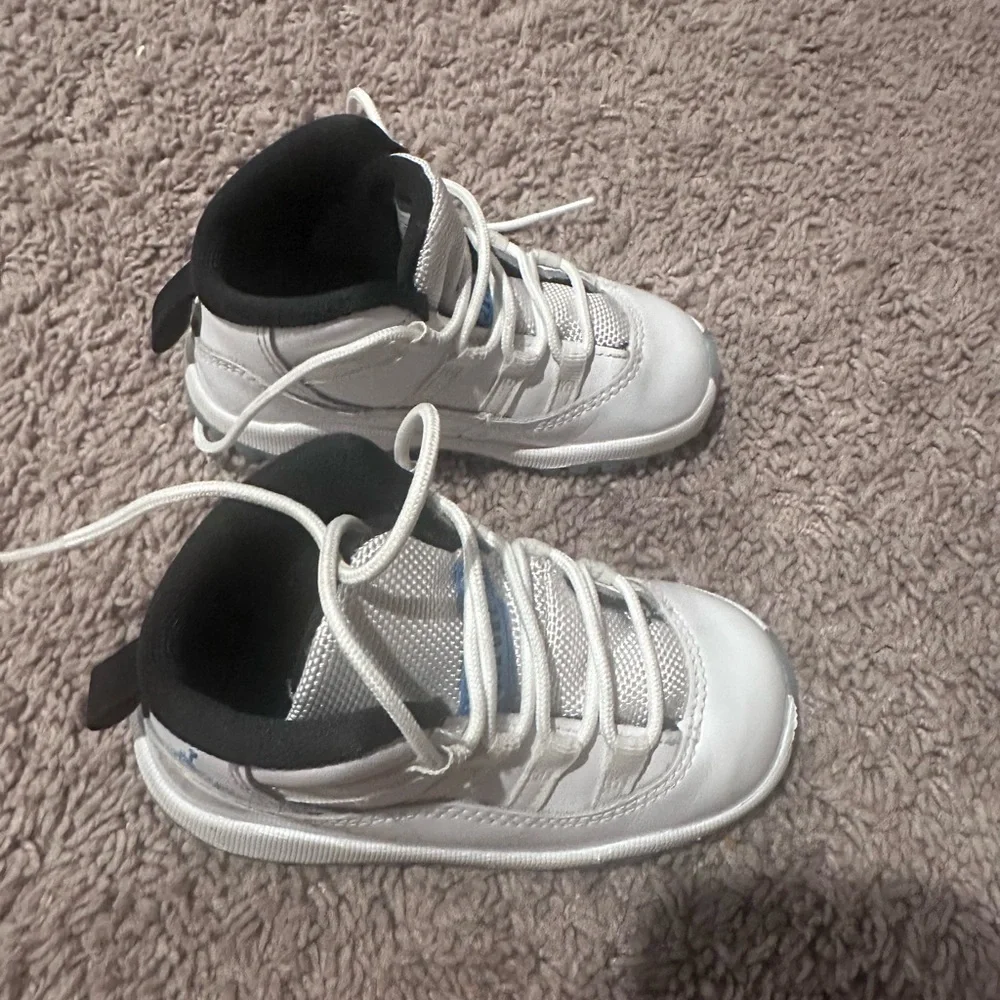 Preloved Jordan 11 Legend Blue